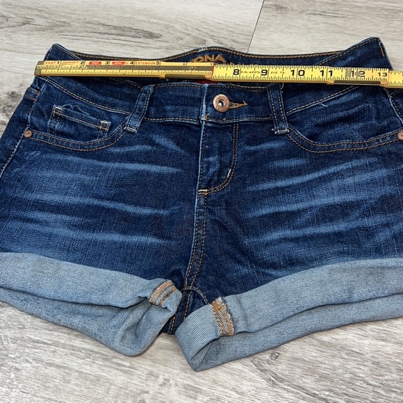 Arizona Womens Mid Rise Denim Shorty Cuffed Shorts Sz.3 - Picture 4 of 6
